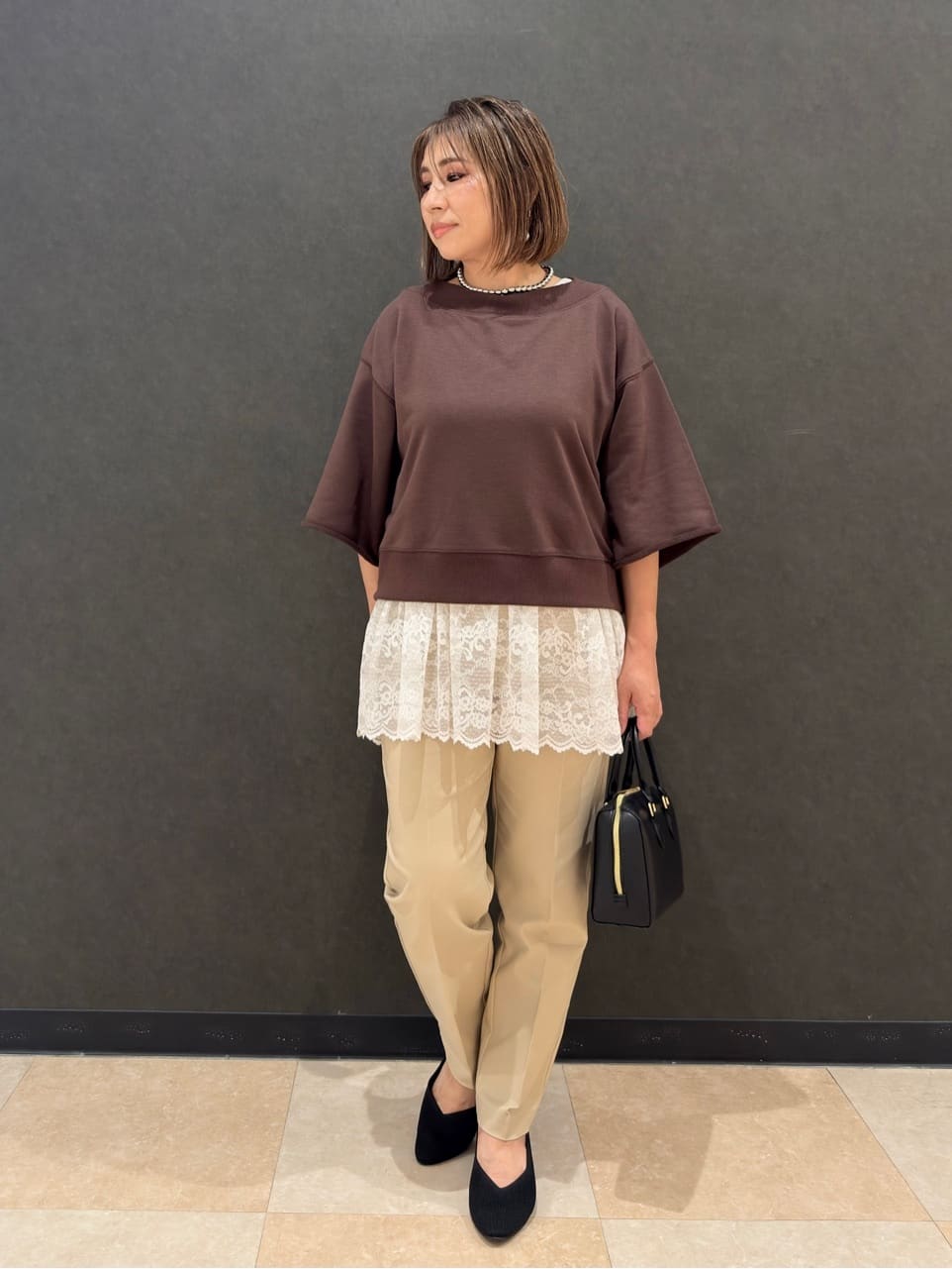Megさんの「SHOO･LA･RUE｜【2点セット】ハーフスリーブミニ裏毛プルオーバー＆レースタンクトップセット」を使ったコーディネート