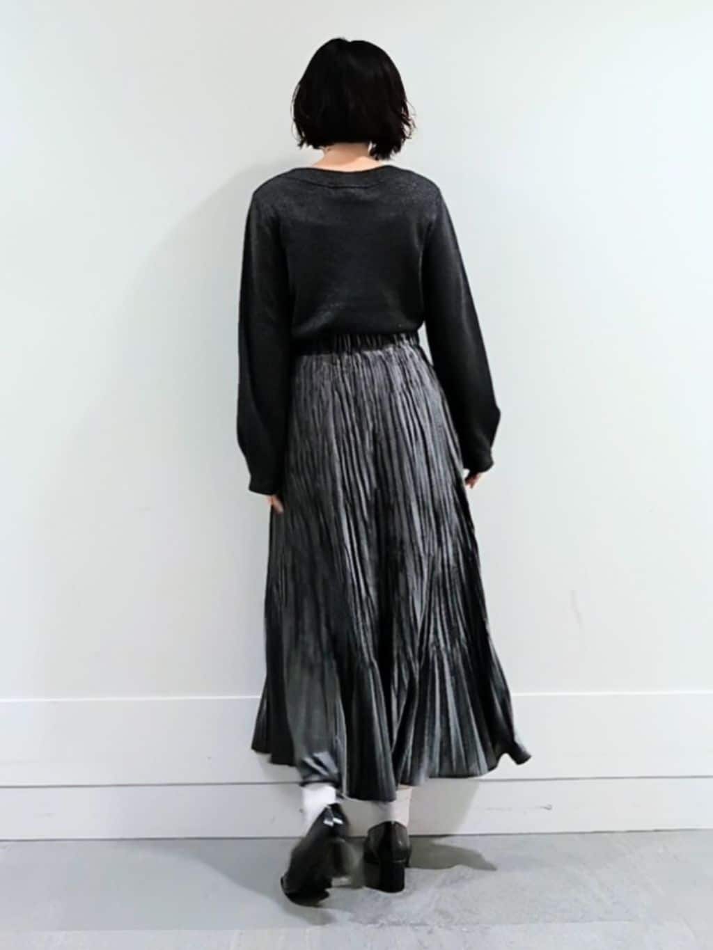 ミズタさんの「UNTITLED｜【きれいめ/洗える】ラメ入りワイドボートネックニット」を使ったコーディネート