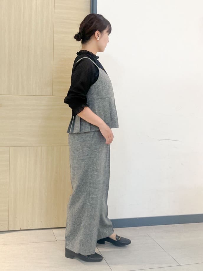 YOさんの「grove｜【2点SET/体型カバー】夏から秋まで着まわせる！プリーツビスチェセットアップ」を使ったコーディネート