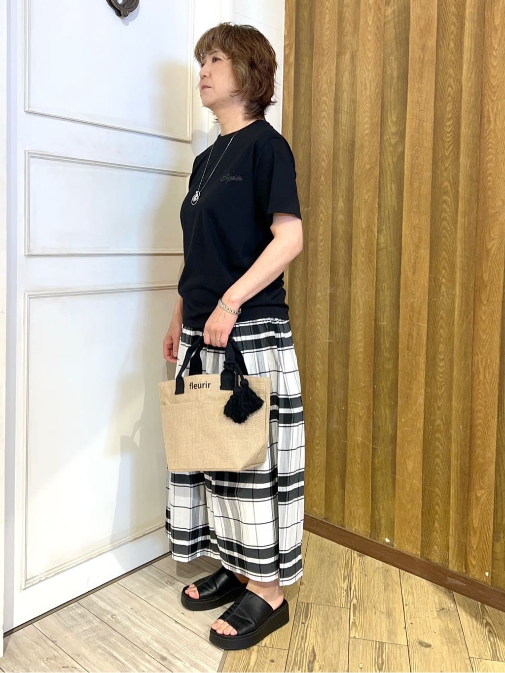 yuriyuriさんの「SHOO･LA･RUE｜◆【S-LL/ひんやり/UV】汗をかいても気になりにくい グラフィックTシャツ」を使ったコーディネート