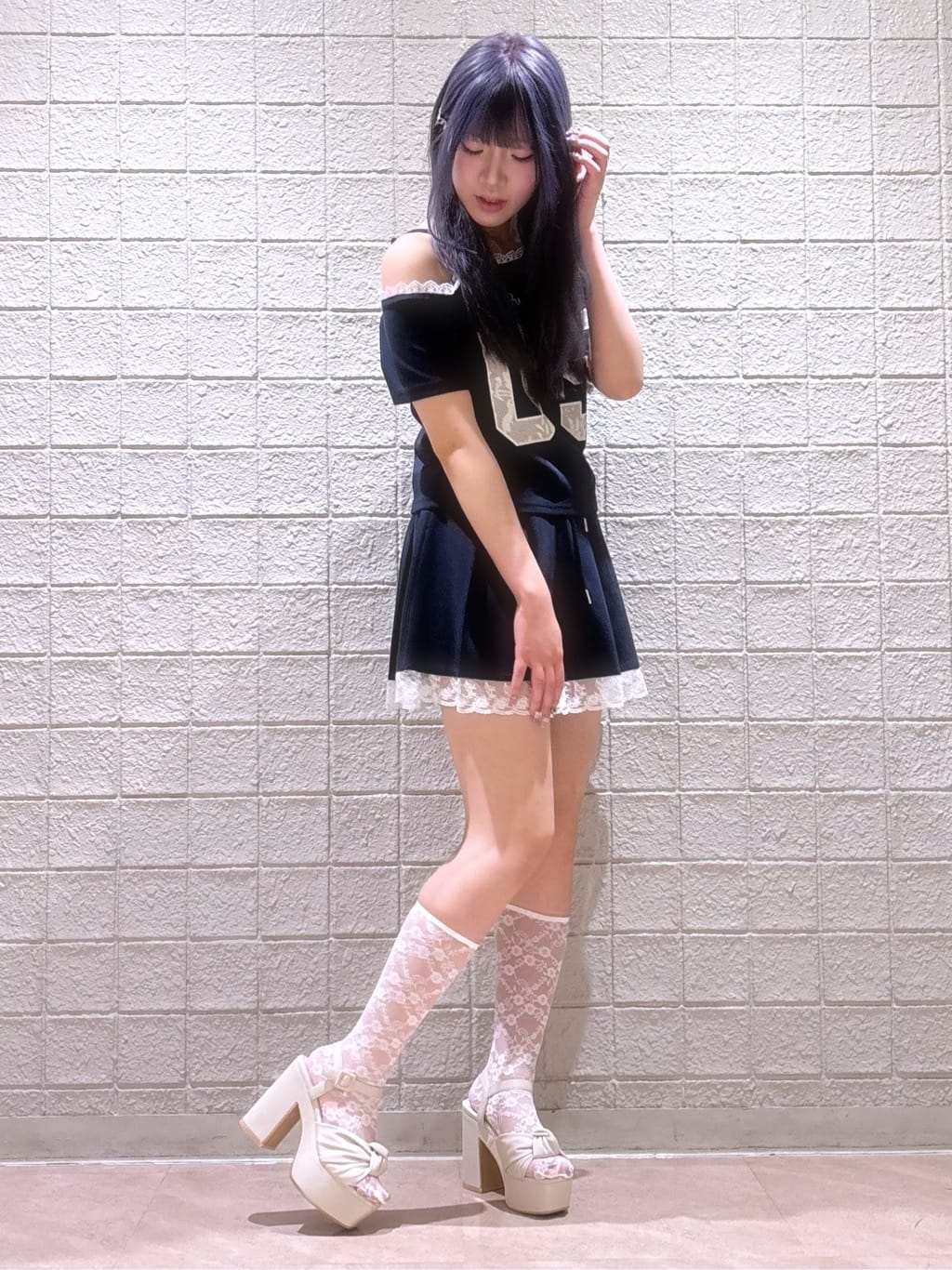 ❤︎HIME❤︎さんの「ESPERANZA｜【ラク盛り／サンダル】リピーター続出／脚長美脚　ツイストリボンサンダル」を使ったコーディネート