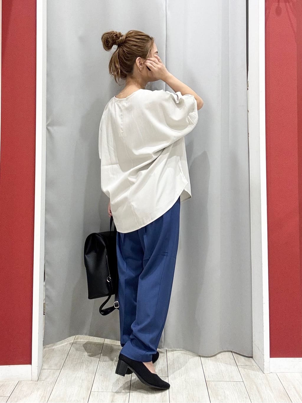 shioさんの「SHOO･LA･RUE｜【ひんやり/洗濯後しわになりにくい】リブ切り替えドルマンブラウス」を使ったコーディネート
