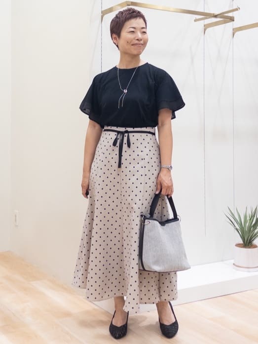 シュウコさんの「grove｜ドットで華やぐ　軽やかマーメイドスカート」を使ったコーディネート