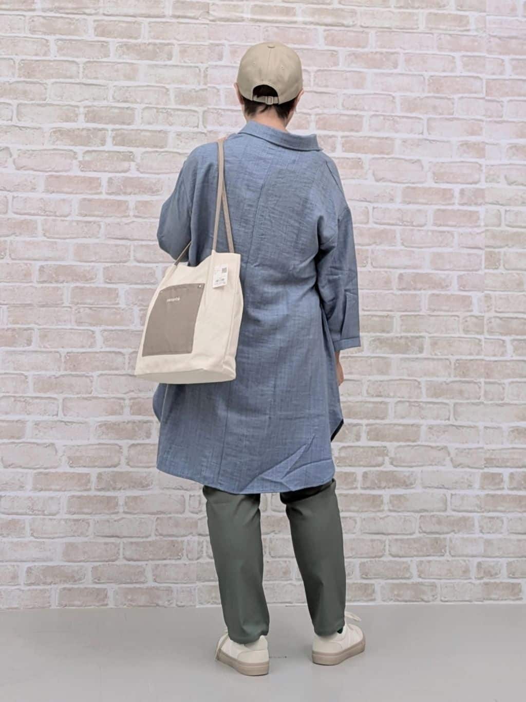 ⓔⓜⓘさんの「SHOO･LA･RUE｜【S-LL/体型カバー】さらっとしたタッチが魅力 デニムライクチュニック」を使ったコーディネート