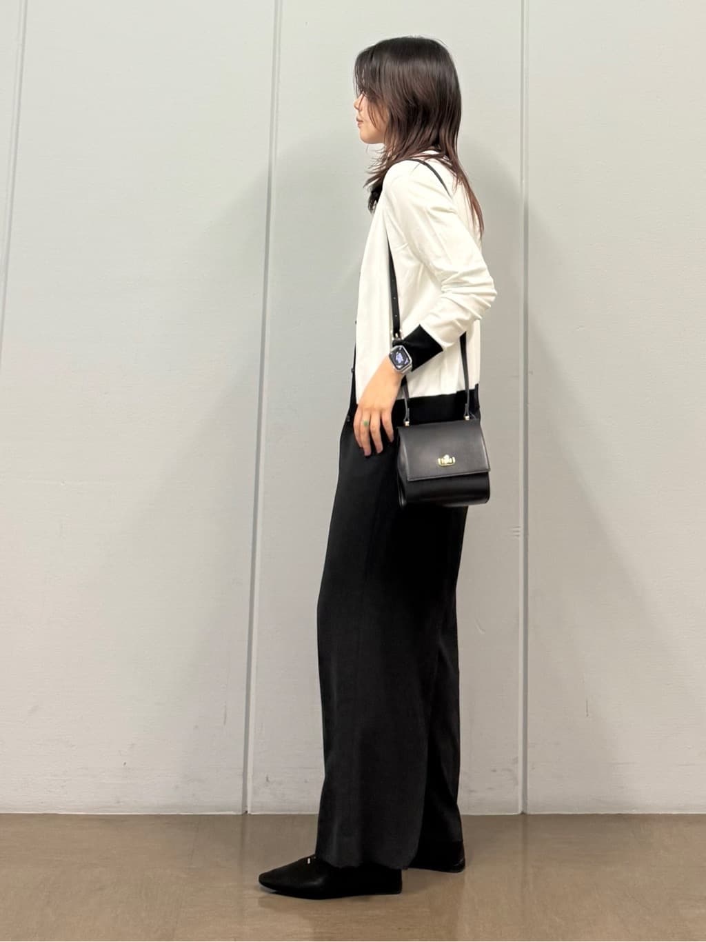 mizukiさんの「INDIVI｜【通年活躍！／アンサンブル可能】クルーネックカーディガン」を使ったコーディネート