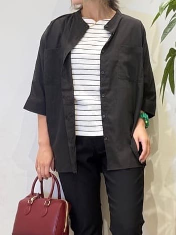 misakiさんの「SHOO･LA･RUE｜【S-LL/洗濯後しわになりにくい】コットン風 前あきドルマンブラウス」を使ったコーディネート