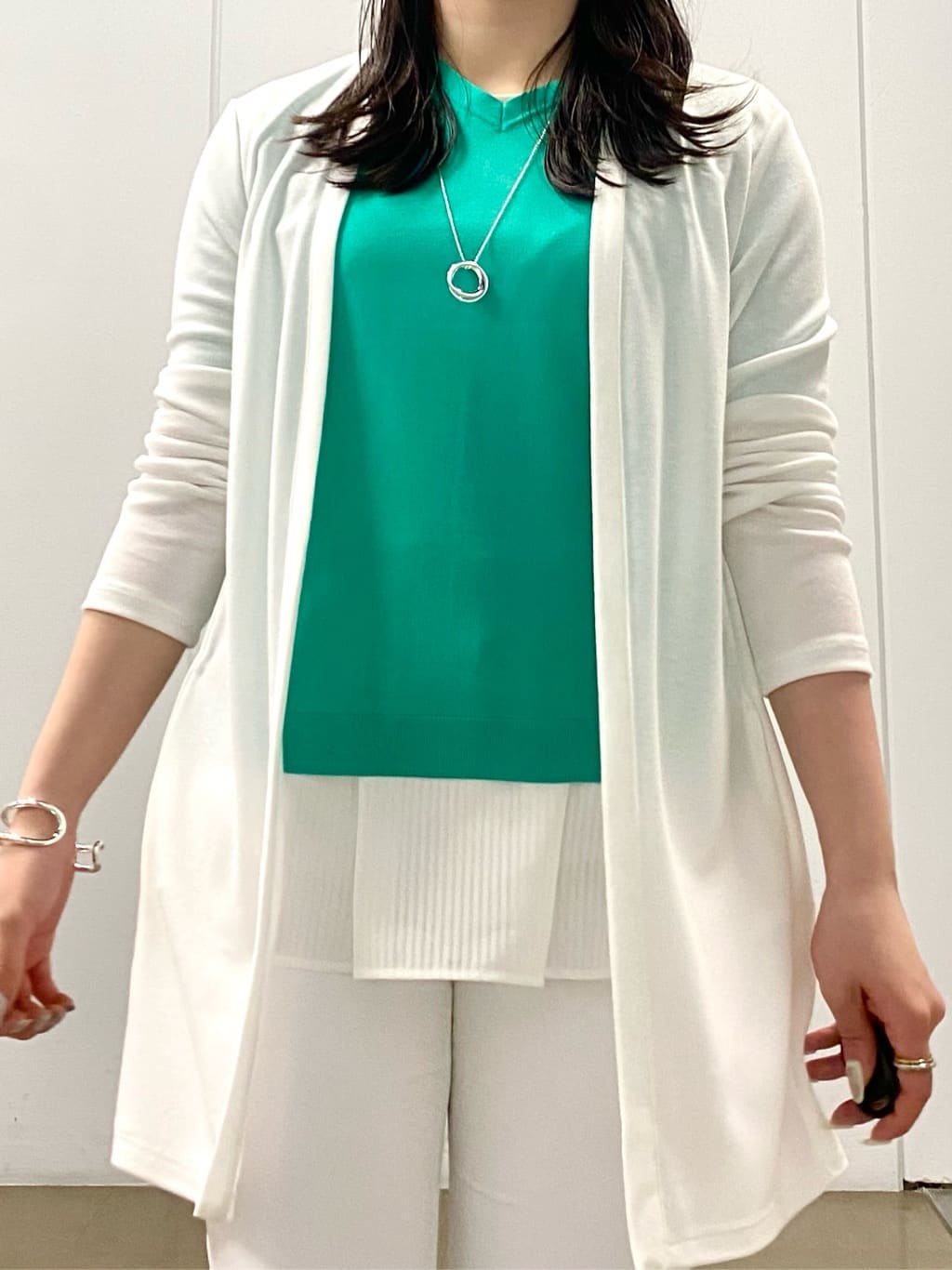 misakiさんの「INDIVI｜【洗える／レイヤードにも活躍】ペプラムインナートップス」を使ったコーディネート