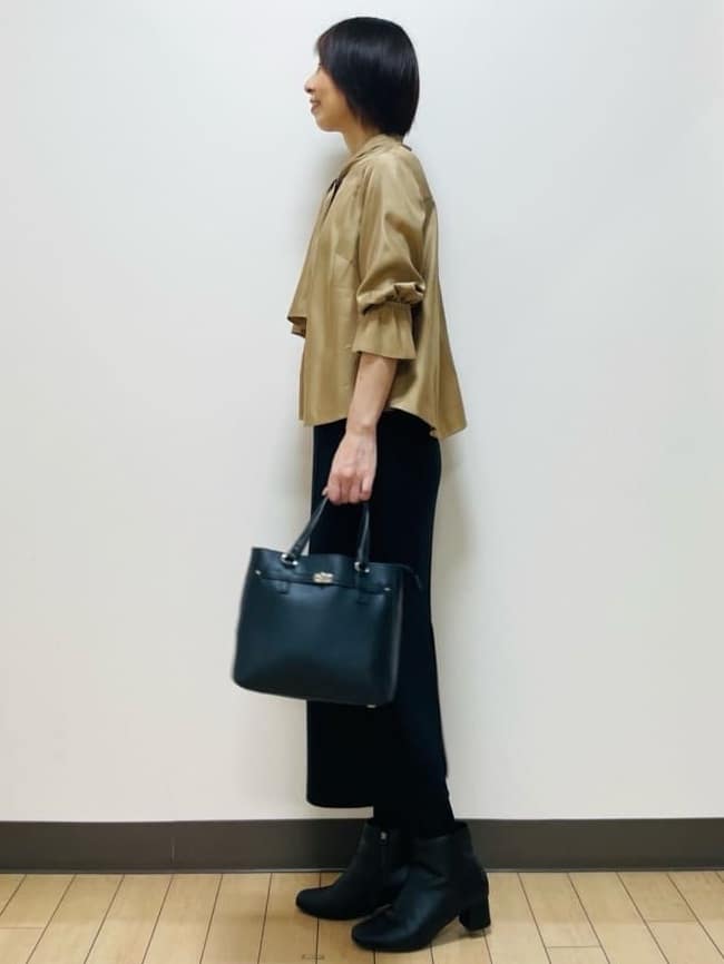 Riiさんの「Reflect｜【キレイめスタイル／通勤におすすめ◎】ボウタイシャンブレーカラーブラウス」を使ったコーディネート