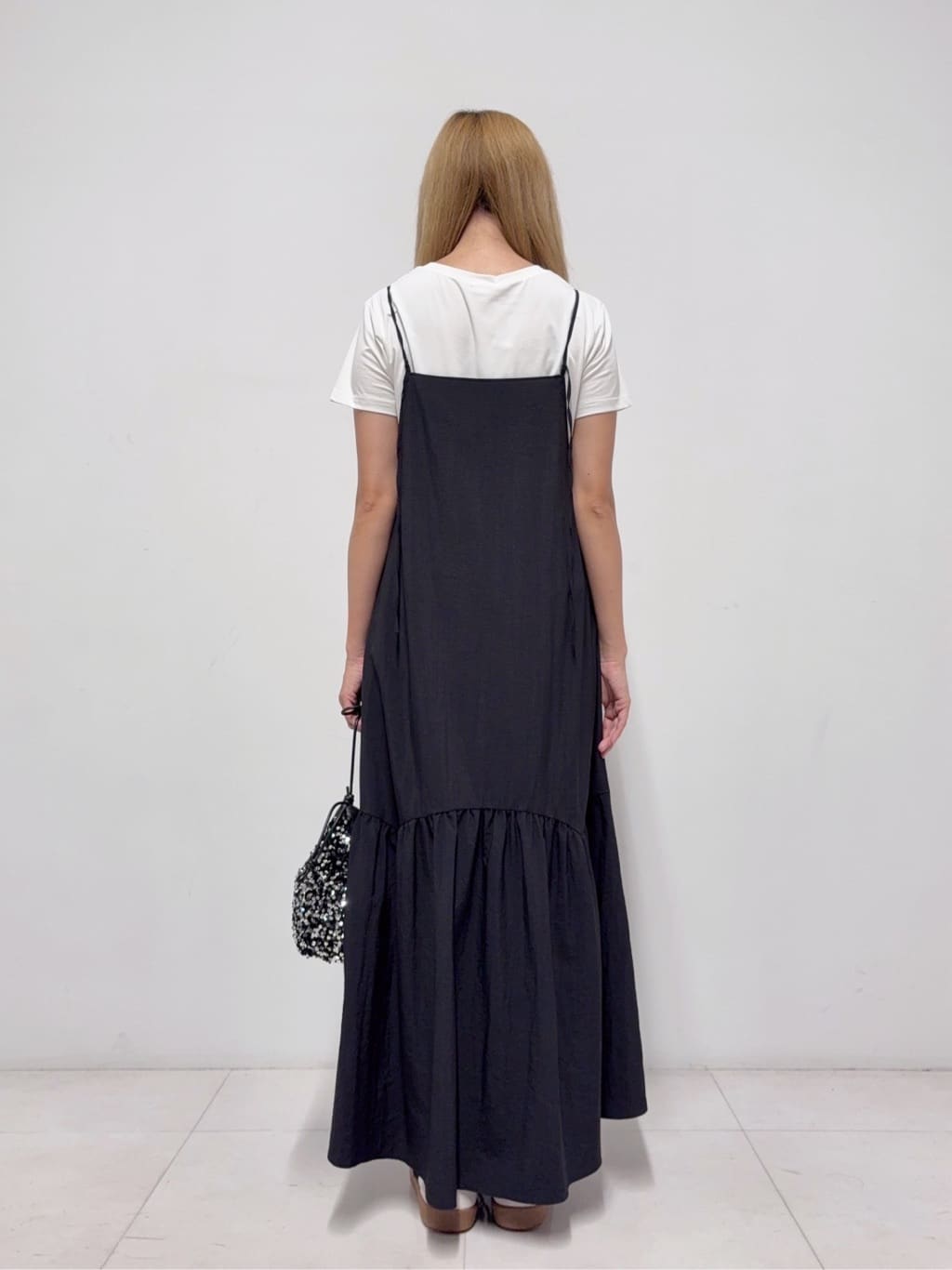 Nishijimaさんの「DRESSTERIOR｜スパンコール2WAY巾着バッグ」を使ったコーディネート
