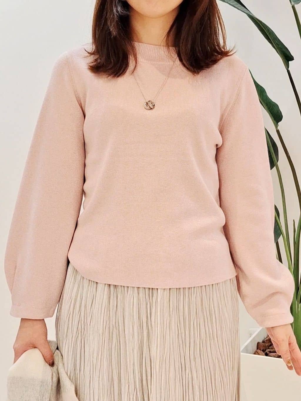 YuKaRiさんの「UNTITLED｜【きれいめ/洗える】ラメ入りワイドボートネックニット」を使ったコーディネート
