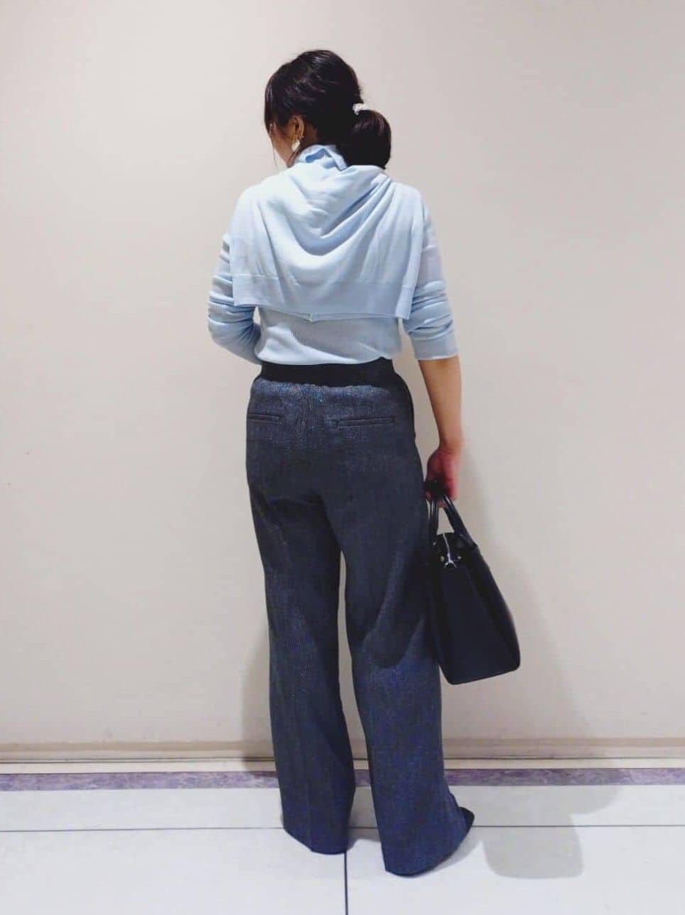 TOMOMIさんの「INDIVI｜【褒められパンツ/ウール調素材】ラメ混ワイドパンツ」を使ったコーディネート