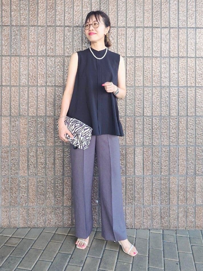MUTSUKOさんの「UNTITLED｜【後ろウエストゴム】ツイルセミフレアパンツ」を使ったコーディネート