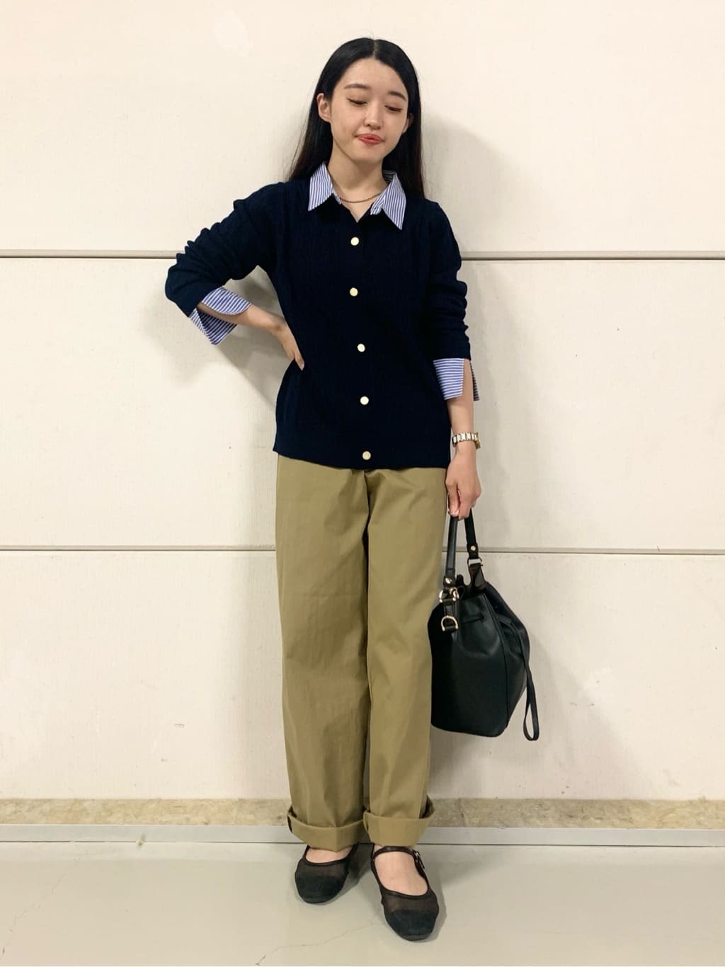 sahoさんの「THE SHOP TK｜【着るだけでコーデ完成】シャツレイヤード風 ケーブルニット」を使ったコーディネート