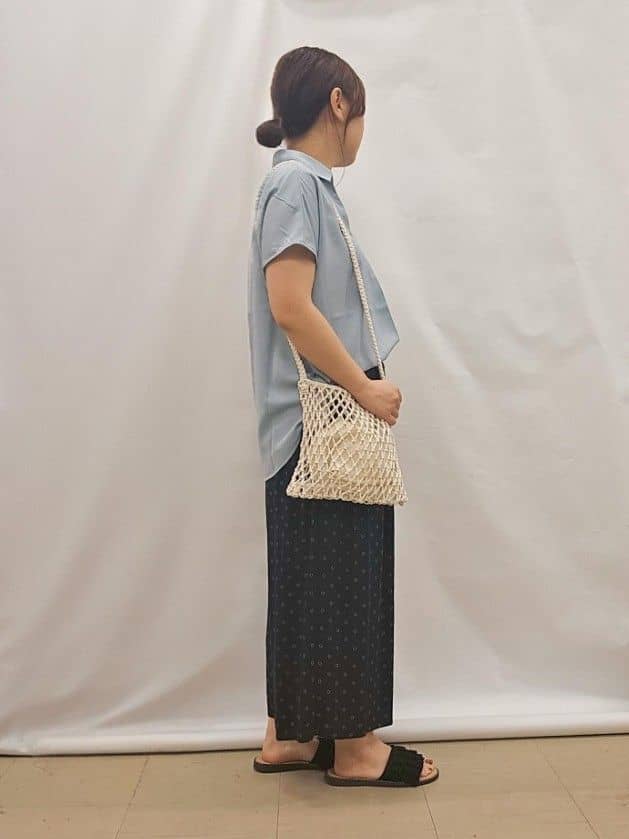 かなさんの「SHOO･LA･RUE｜【洗える/S-LL/プチプラ】さらっとすっきりきれい見え スキッパーブラウス」を使ったコーディネート