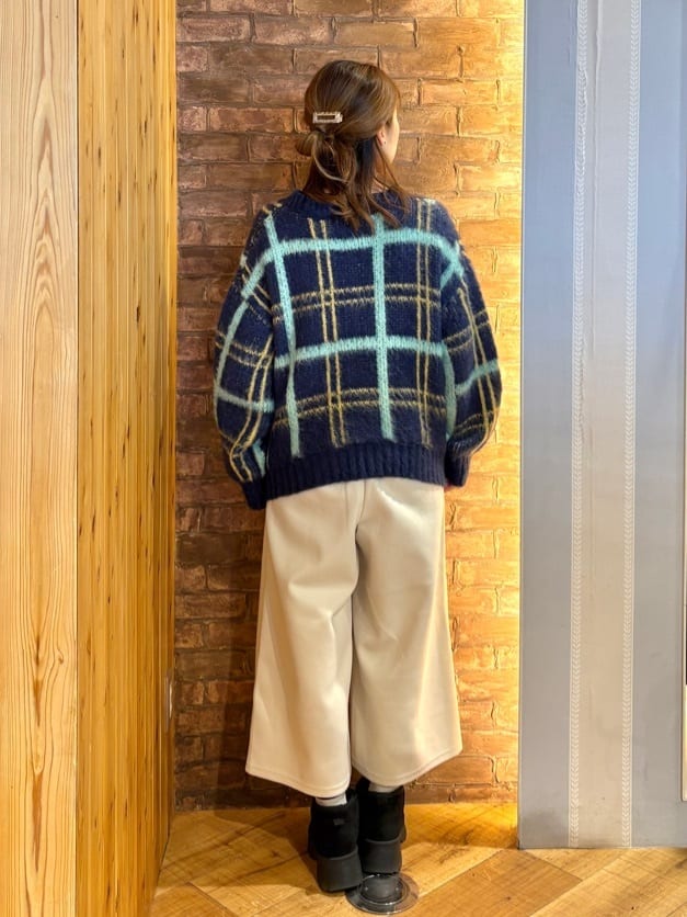 mieさんの「SHOO･LA･RUE｜【S-LL】女性らしさ漂う ふわふわチェック柄ニット」を使ったコーディネート