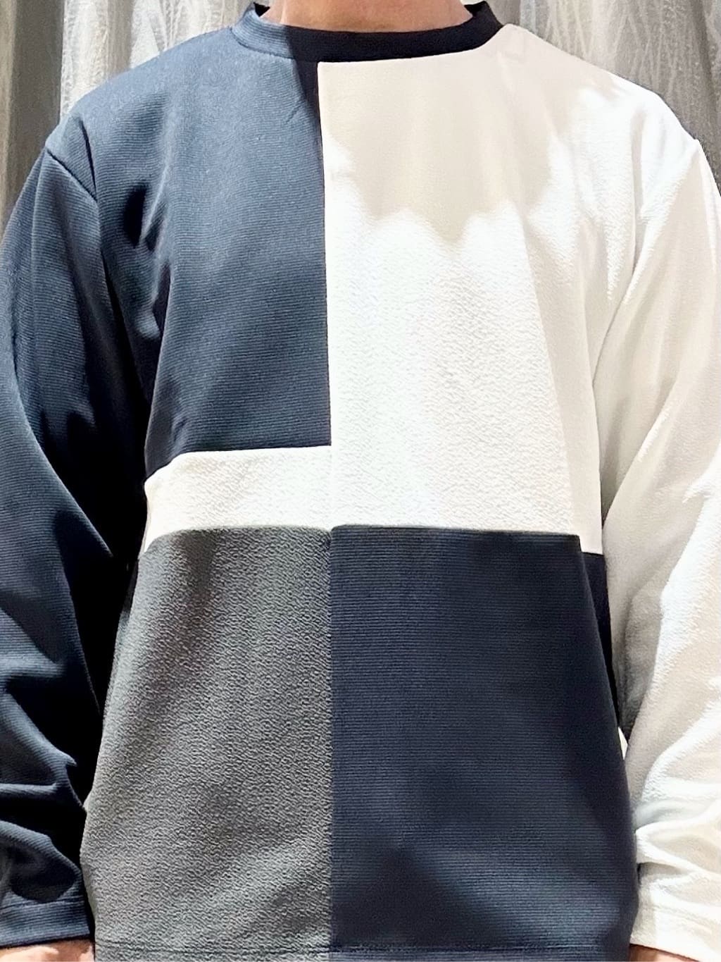 KENJI Iさんの「THE SHOP TK｜【一枚で着映える】パターンブロッキング長袖Tシャツ 洗濯機OK」を使ったコーディネート