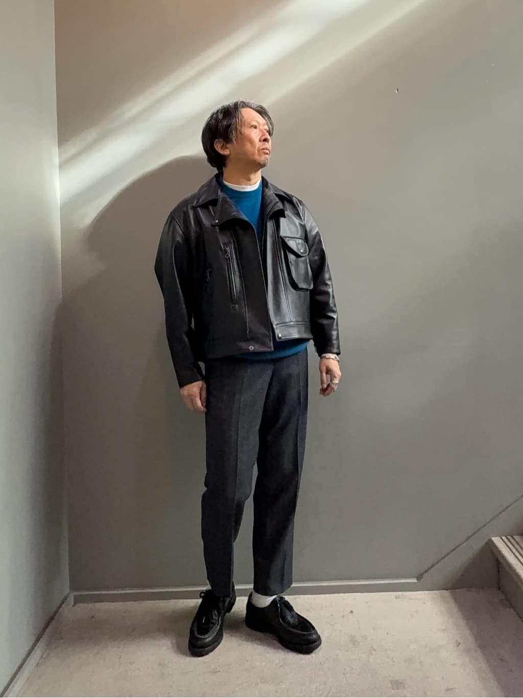 デザイナーTAKEman さんの「TAKEO KIKUCHI｜【Air Palette Knit】ワンポイント カラーニット プルオーバー」を使ったコーディネート