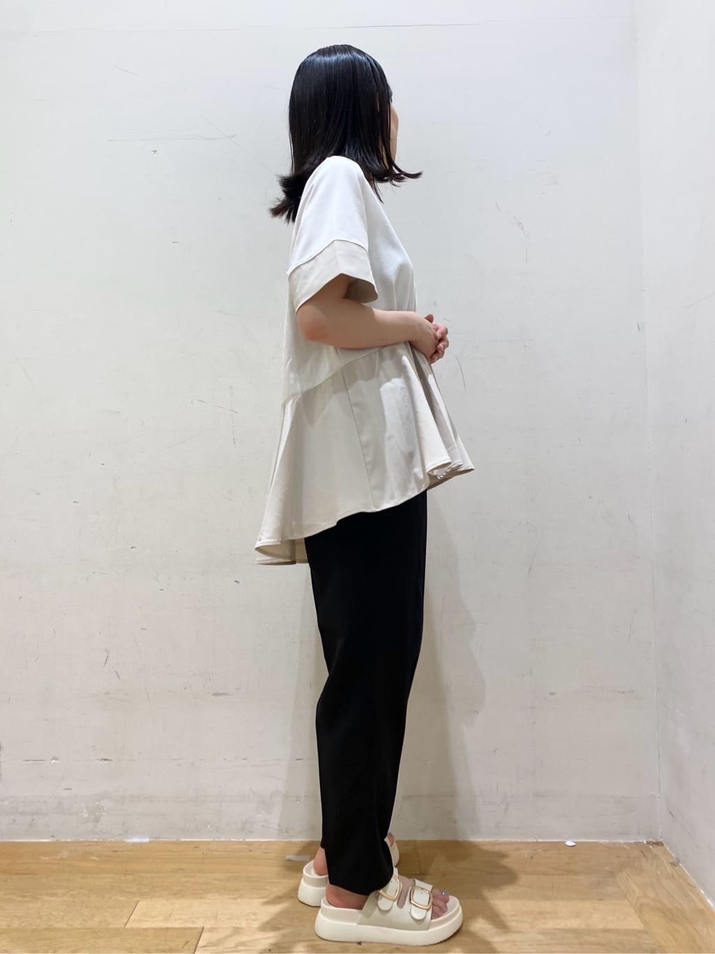 みなみさんの「OPAQUE.CLIP｜配色フハクドッキングペプラムトップス【洗濯機洗い可／抗ピル】」を使ったコーディネート