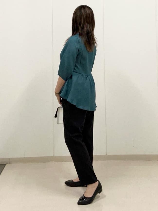 jinさんの「Reflect｜【すっきり見え！長め丈】ペプラムデザインシアーブラウス」を使ったコーディネート
