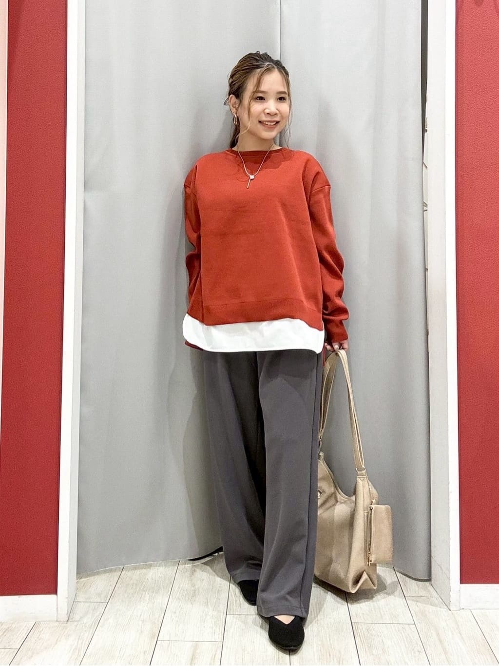 shioさんの「SHOO･LA･RUE｜【高レビュー/SS-LL/美脚シルエット】自然に体型カバー イージーデニム テーパードパンツ」を使ったコーディネート