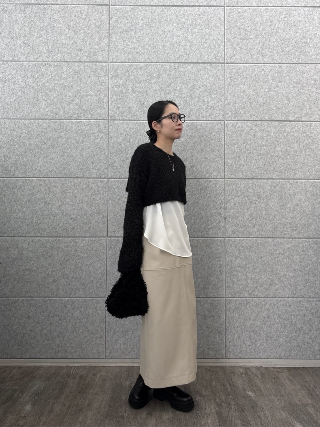 ひなさんの「INDIVI｜クロップドメッシュニット」を使ったコーディネート