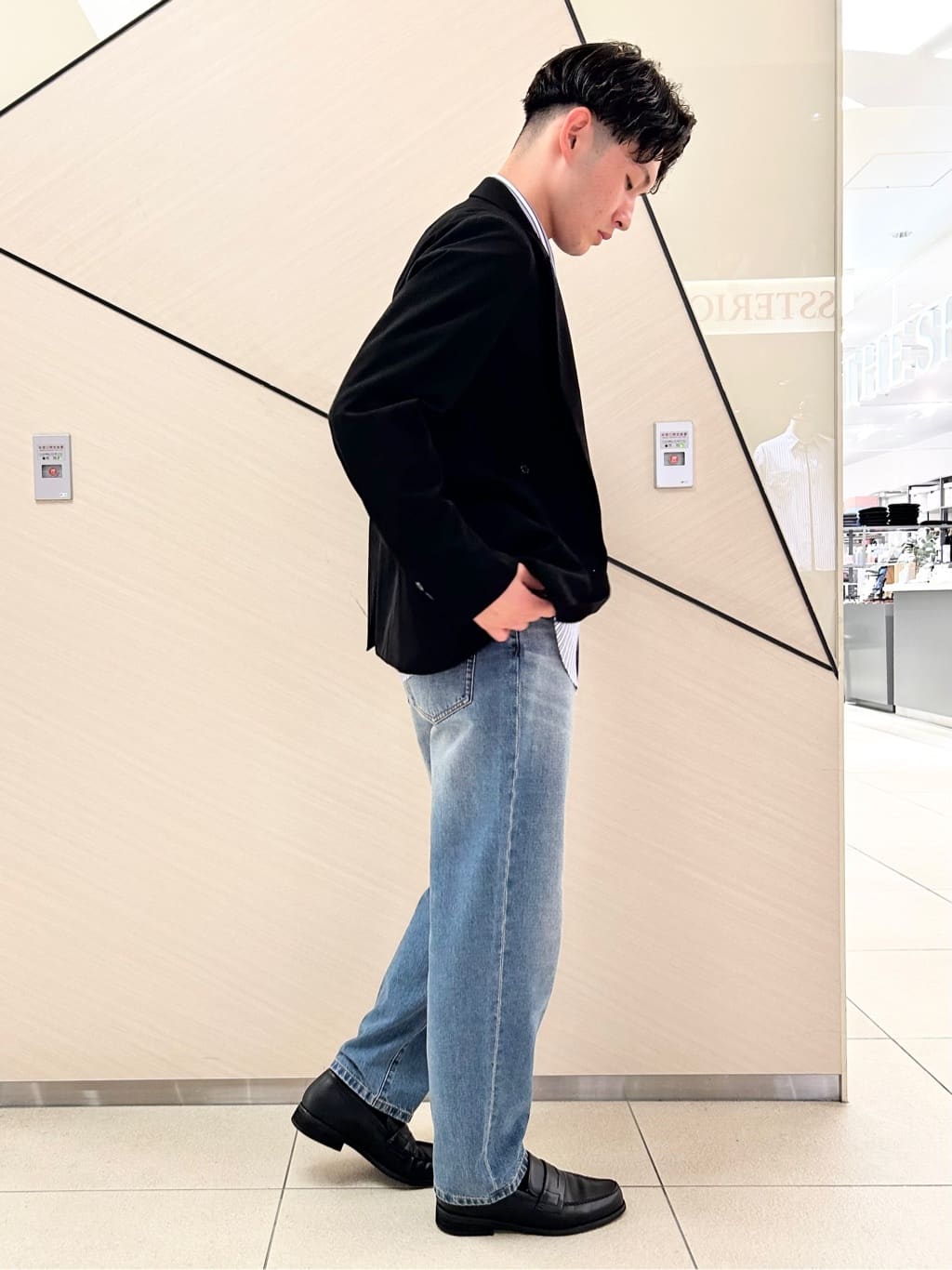 千葉亮太さんの「DRESSTERIOR｜THOMAS MASON ストライプシャツ」を使ったコーディネート
