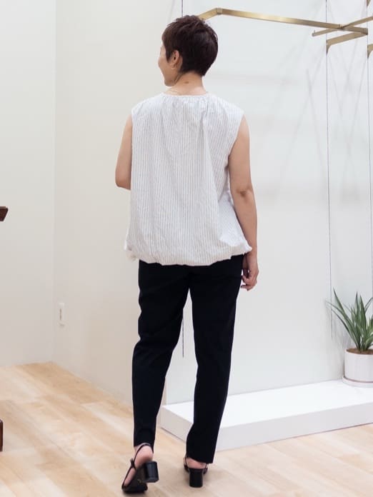 シュウコさんの「grove｜キレイも動きやすさも　美脚見えハイパーストレッチパンツ」を使ったコーディネート