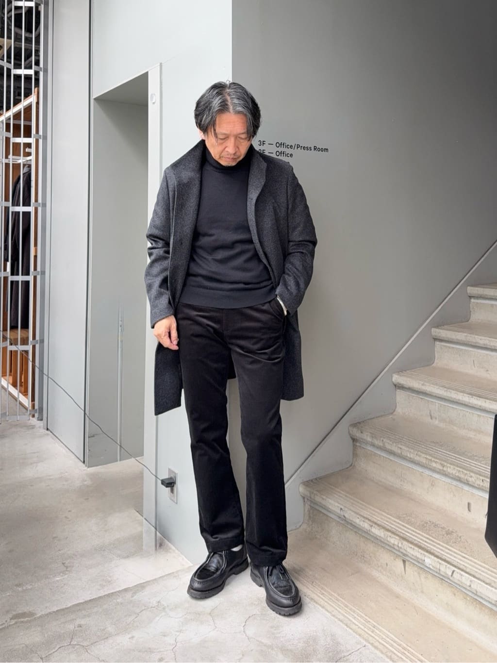 デザイナーTAKEman さんの「TAKEO KIKUCHI｜カシミヤブレンド ビーバー調ピンヘッドスタンドカラーコート」を使ったコーディネート