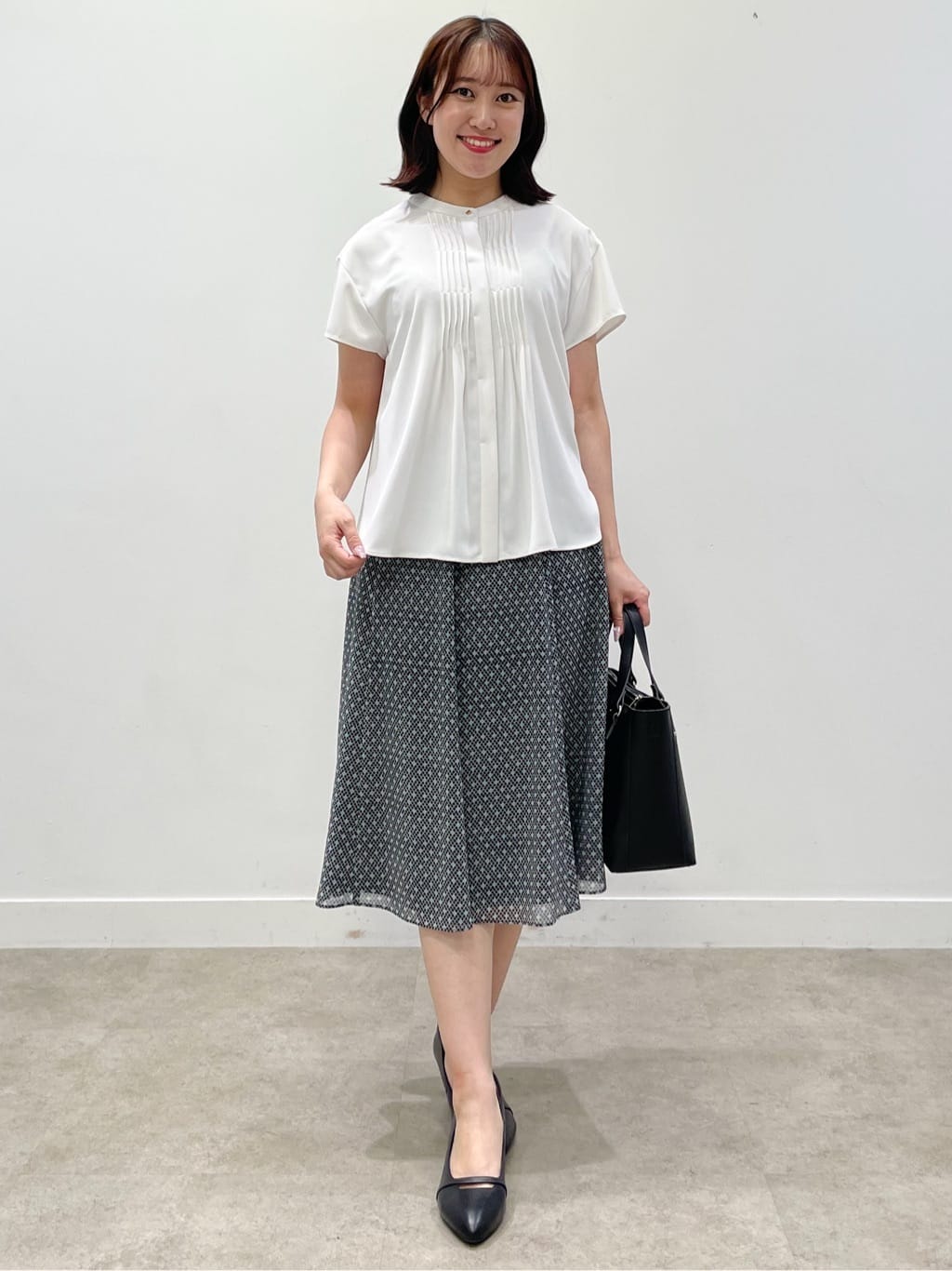 yukariさんの「Reflect｜【インナーに◎／すっきり見え！長め丈】タックデティールブラウス」を使ったコーディネート