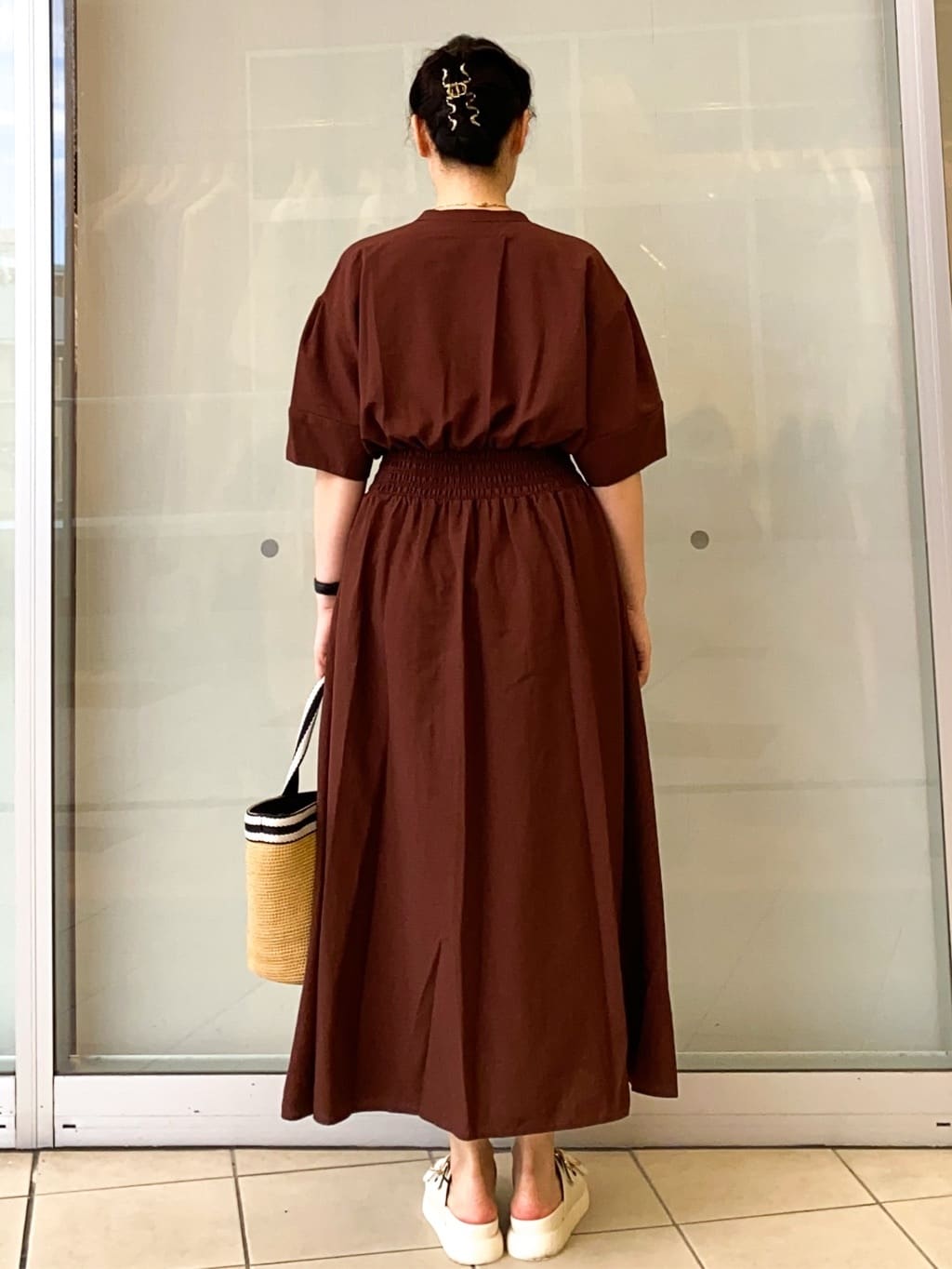 Jeanさんの「OPAQUE.CLIP｜リネンライクスキッパーフィット＆フレアワンピース【洗濯機洗い可】」を使ったコーディネート