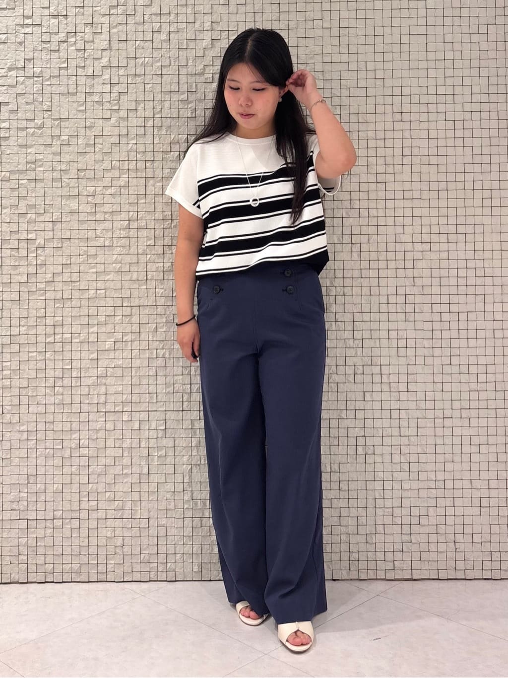 MEGUMIさんの「INDIVI｜【デニムライク】マリンボタン リネン混ワイドパンツ」を使ったコーディネート