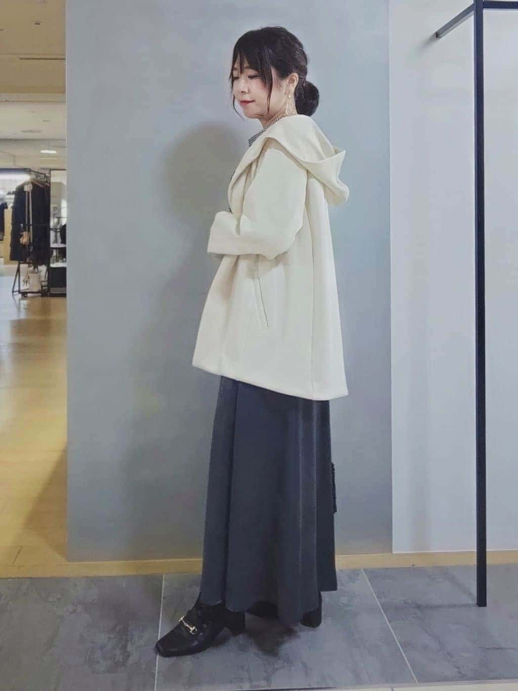 TOMOMIさんの「INDIVI｜ボアミドルバッグ」を使ったコーディネート