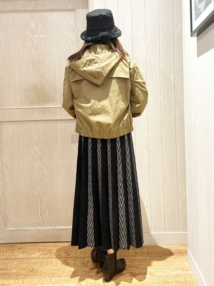 yukaさんの「SHOO･LA･RUE｜キラキラバックストレッチブーツ」を使ったコーディネート