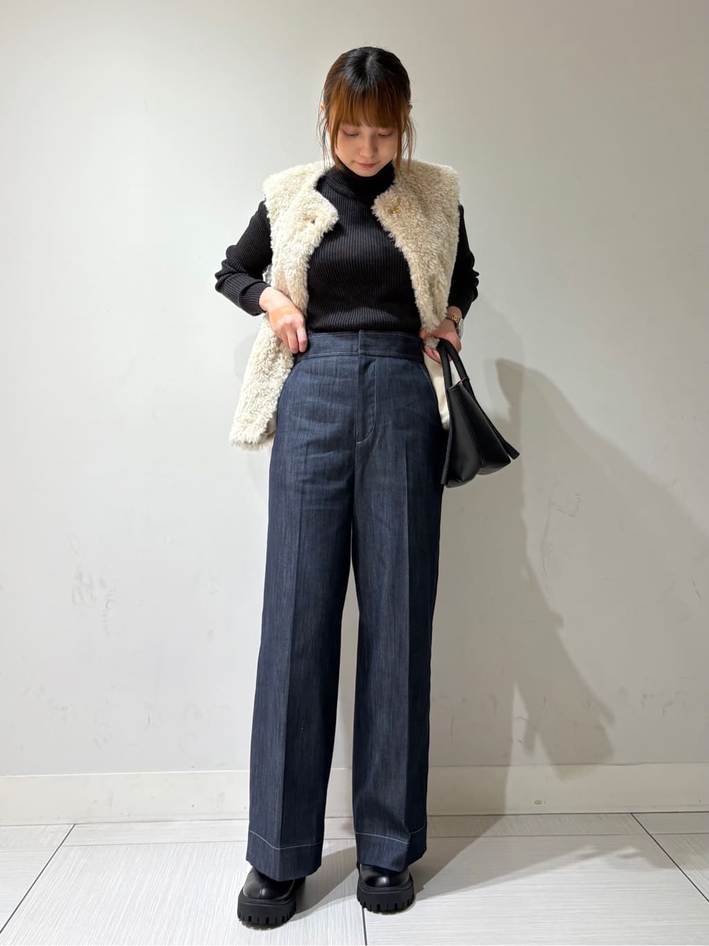 やなぎさんの「DRESSTERIOR｜◆Dhyana．（ディアナドット） バックファスナー チェルシーブーツ」を使ったコーディネート