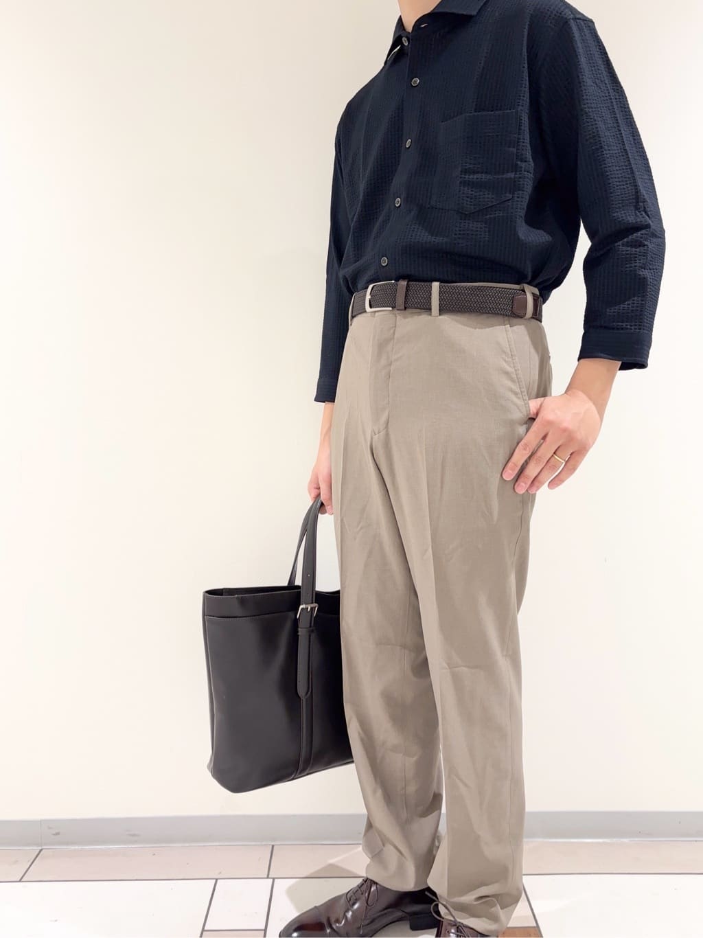 及川さんの「TAKEO KIKUCHI｜【COOL CITY WEAR】アーバンクール パンツ /接触冷感・吸水速乾」を使ったコーディネート
