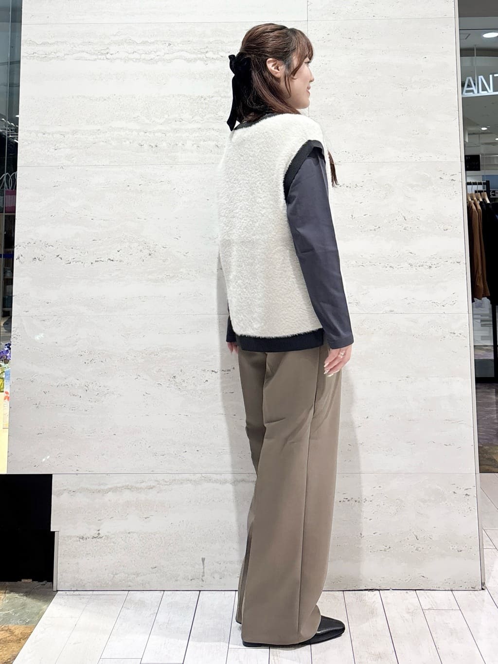 かほさんの「OPAQUE.CLIP｜ロングロゴTシャツ【洗濯機OK】」を使ったコーディネート