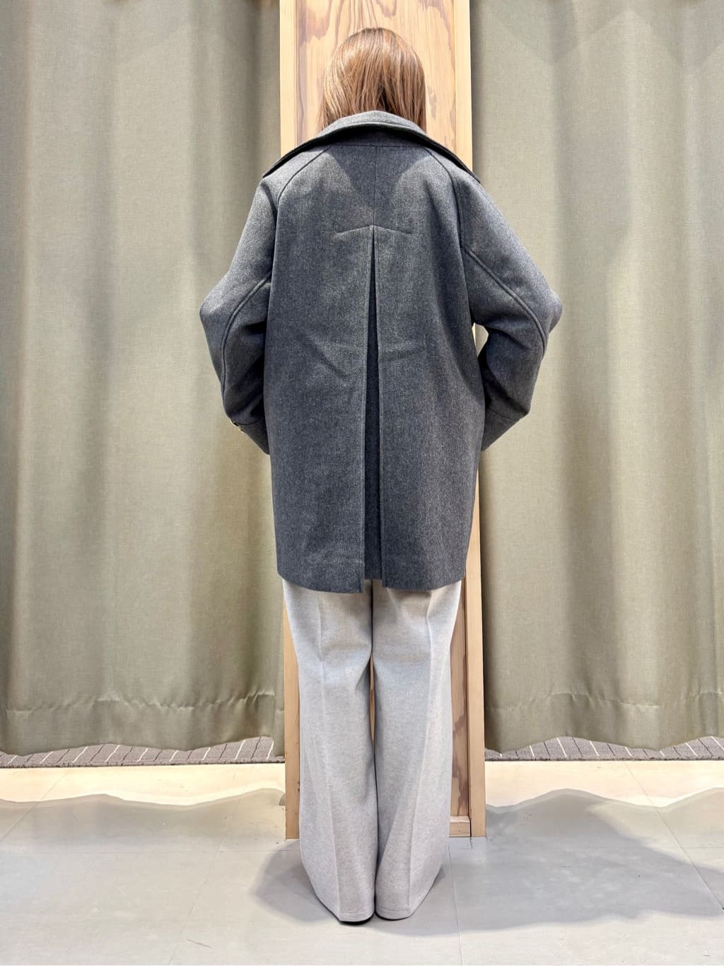 HaNeさんの「THE SHOP TK｜クラシカルな装い ウールライクスタンドカラーコート」を使ったコーディネート
