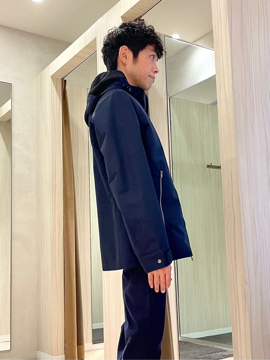URAさんの「TAKEO KIKUCHI｜【抗菌防臭/シーズンレス】シアサッカーギンガムチェック ストレッチシャツ」を使ったコーディネート