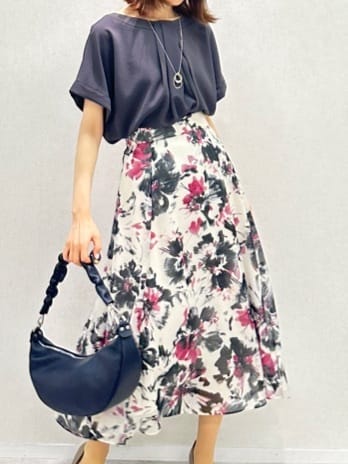 Miwaさんの「UNTITLED｜【シアー/後ろウエストゴム】ペイントフラワースカート」を使ったコーディネート