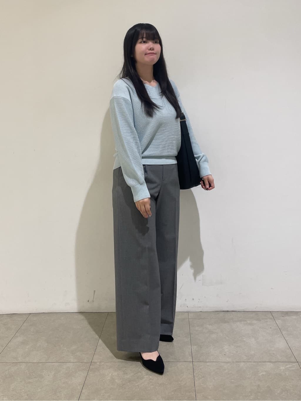 emikaさんの「INDIVI｜【ウール混ラメ素材】Vネック煌めきニット」を使ったコーディネート
