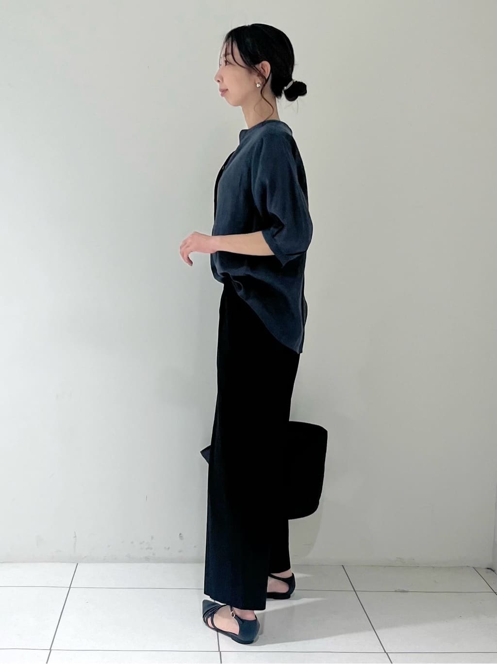 shioriさんの「INDIVI｜【褒められパンツ／洗える／ウエストゴム】ワイドタックパンツ」を使ったコーディネート