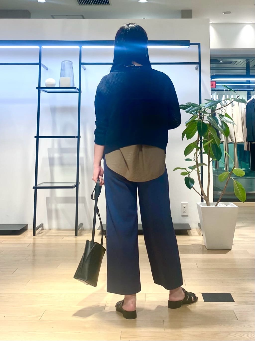 misakiさんの「INDIVI｜【デニムライク】マリンボタン リネン混ワイドパンツ」を使ったコーディネート