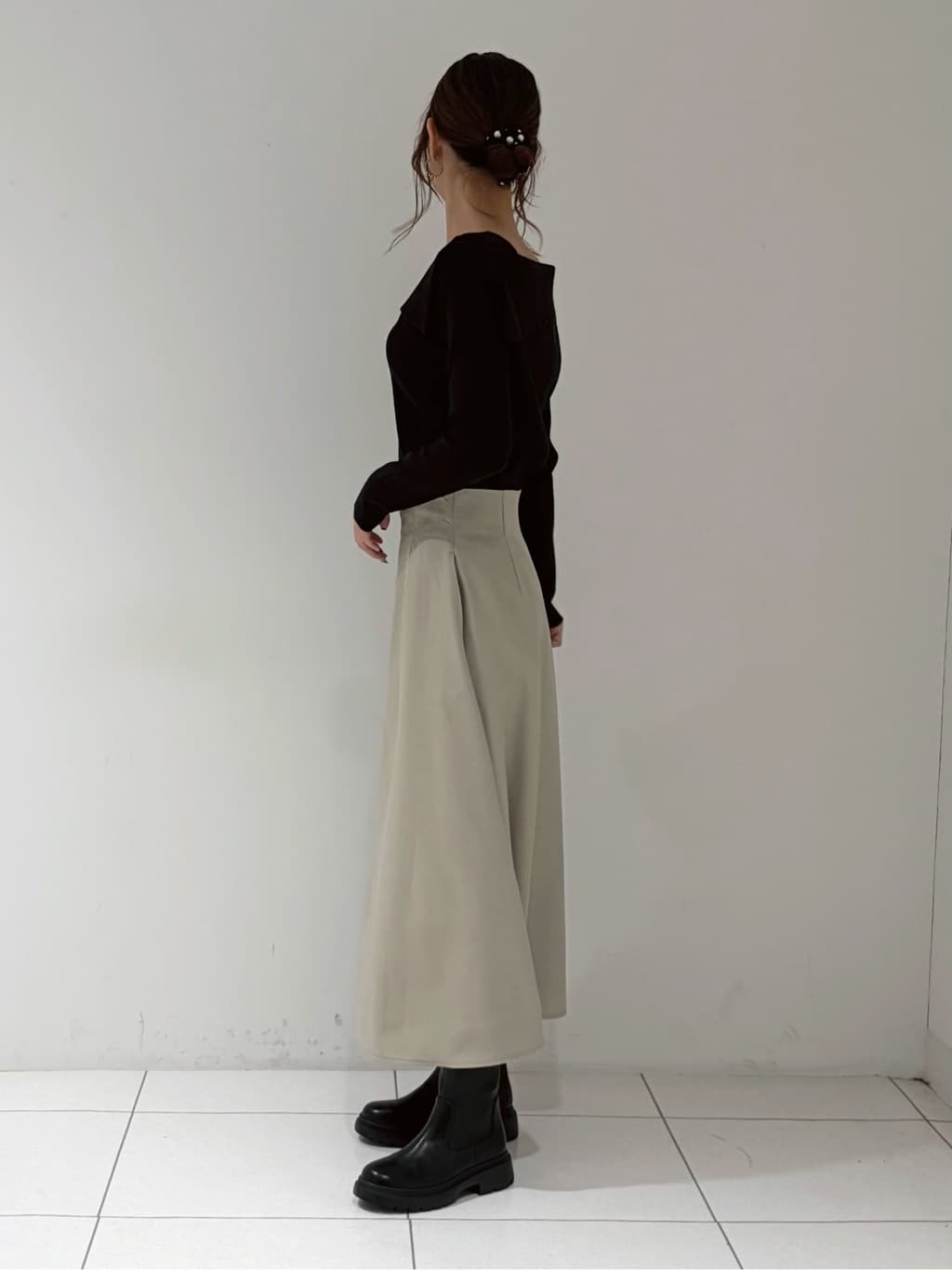 shioriさんの「INDIVI｜【再入荷】アシメオフショルニット」を使ったコーディネート
