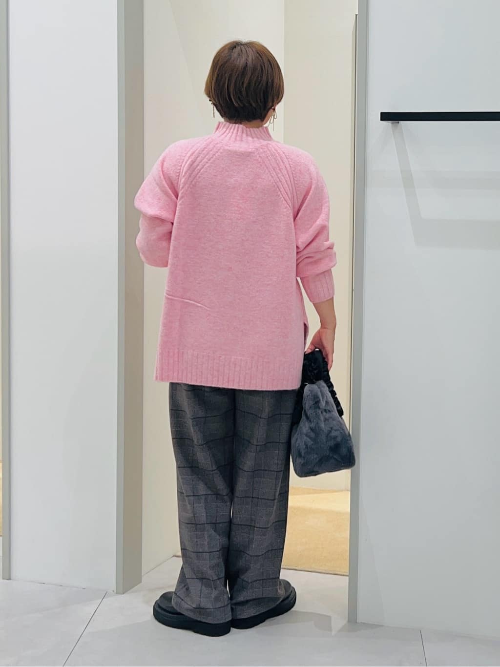 タナさんの「THE SHOP TK｜ふんわり柔らかきれい色 ウール混ハイネックニット」を使ったコーディネート