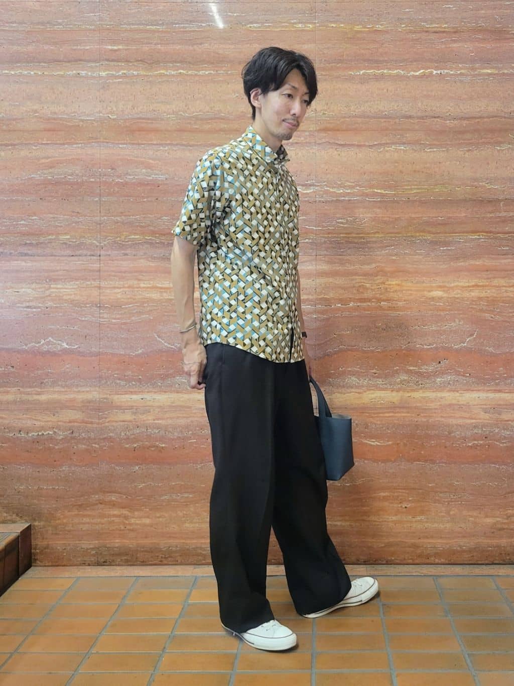 piroyaさんの「TAKEO KIKUCHI｜【COOL CITY WEAR】籠目アート柄 サッカーシャツ /通気性」を使ったコーディネート