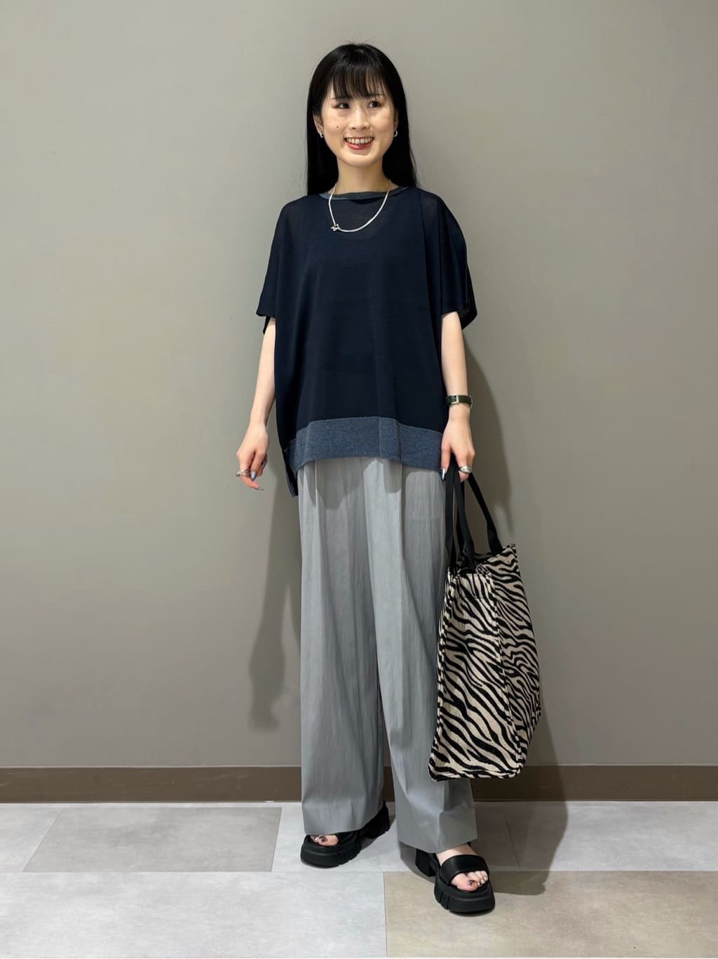 KEIKOさんの「INDIVI｜【程よいシアー素材/洗える】バイカラーラメカーディガン」を使ったコーディネート