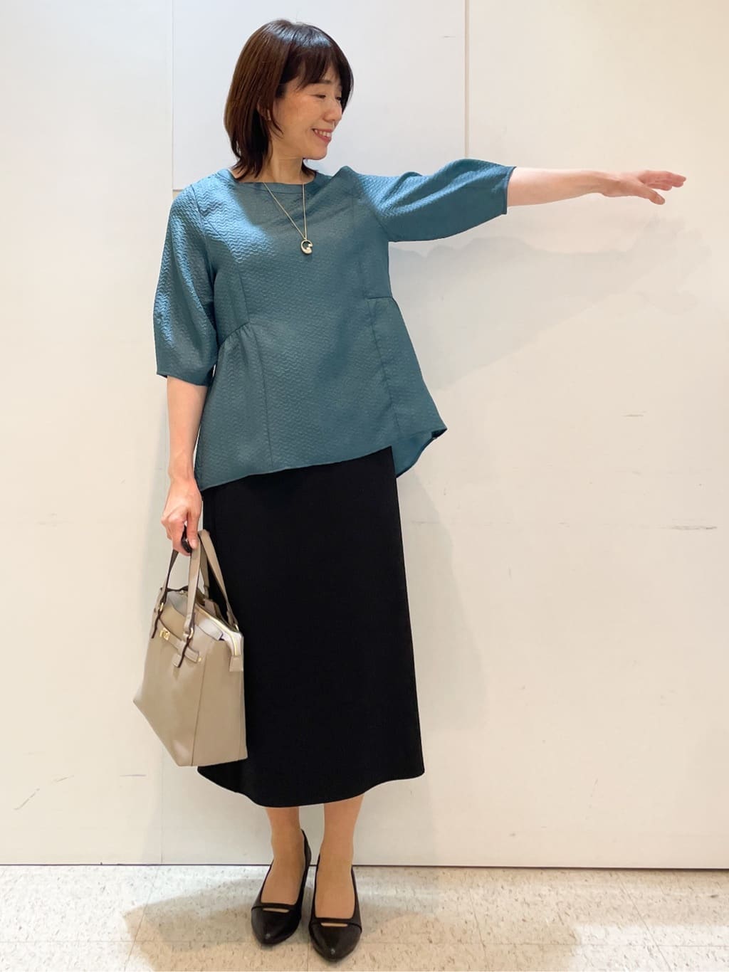 めいさんの「Reflect｜【すっきり見え！長め丈】ペプラムデザインシアーブラウス」を使ったコーディネート