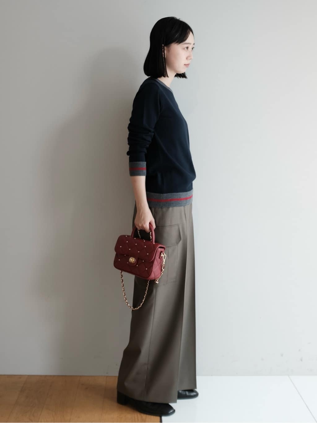 Kishimotoさんの「DRESSTERIOR｜ファインメリノクルーネックラインプルオーバー」を使ったコーディネート