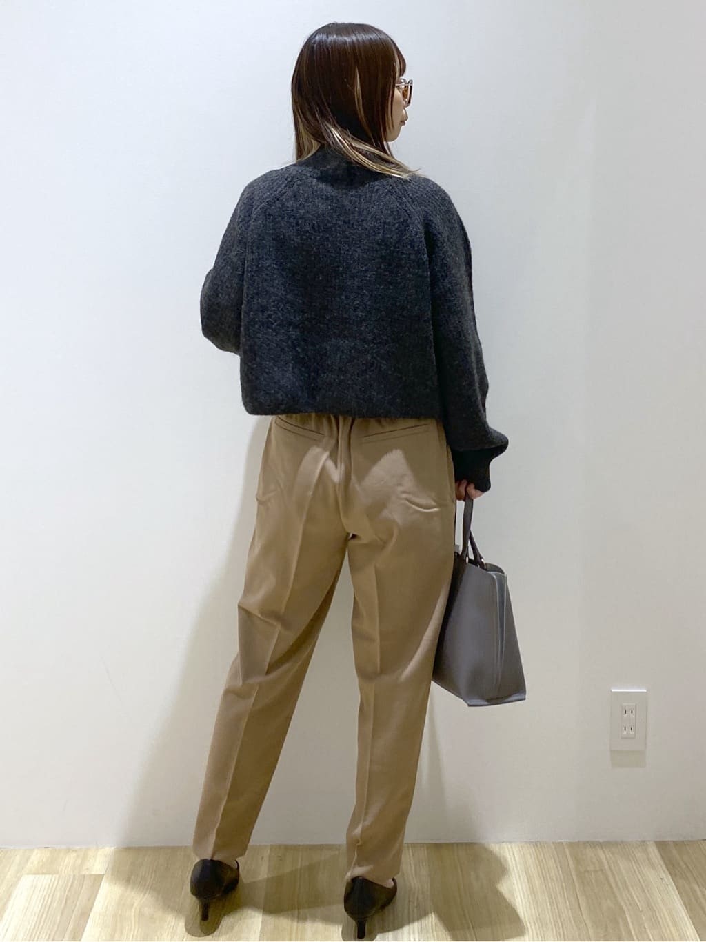 えりさんの「OPAQUE.CLIP｜ウォームタッチ イージーテーパードパンツ【洗濯機洗OK／ストレッチ】」を使ったコーディネート