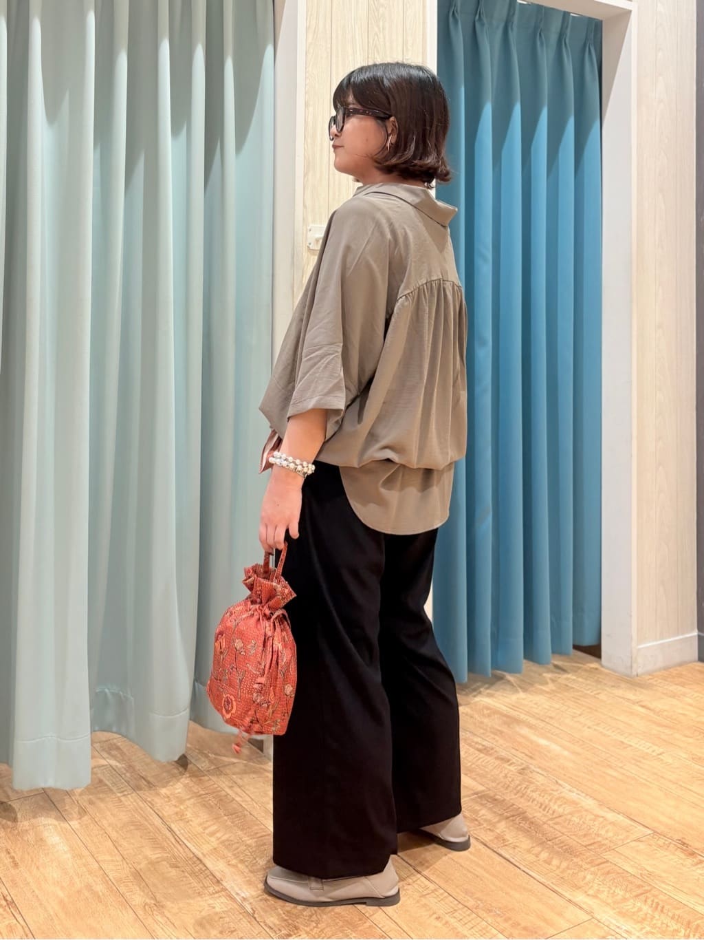 砂糖さんの「SHOO･LA･RUE｜【着丈選べる/S-LL】触れる度ひんやり ゆるきれい イージーワイドパンツ」を使ったコーディネート
